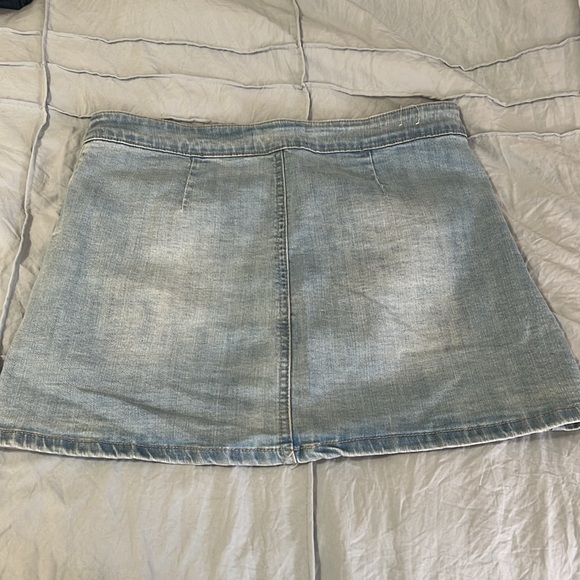 Button down mini jean skirt - Picture 4 of 5